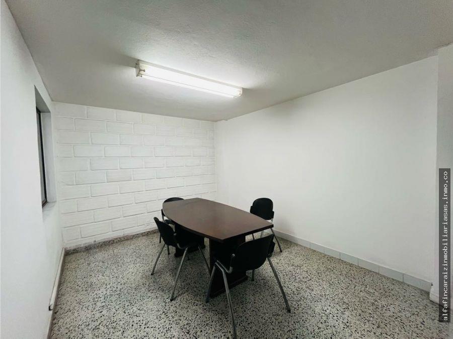 Se Vende Edificio De Cuatro Niveles En Laureles, Medellín
