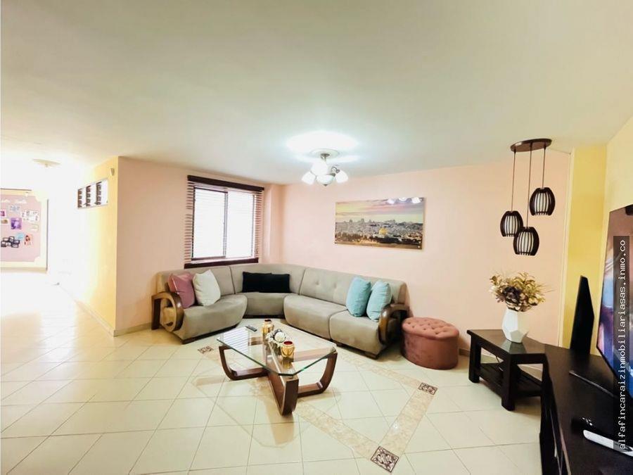 Se Vende Edificio De Cuatro Niveles En Laureles, Medellín