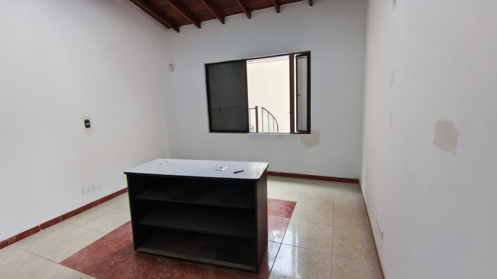 Se Arrienda Casa Comercial En El Velodromo; Medellin