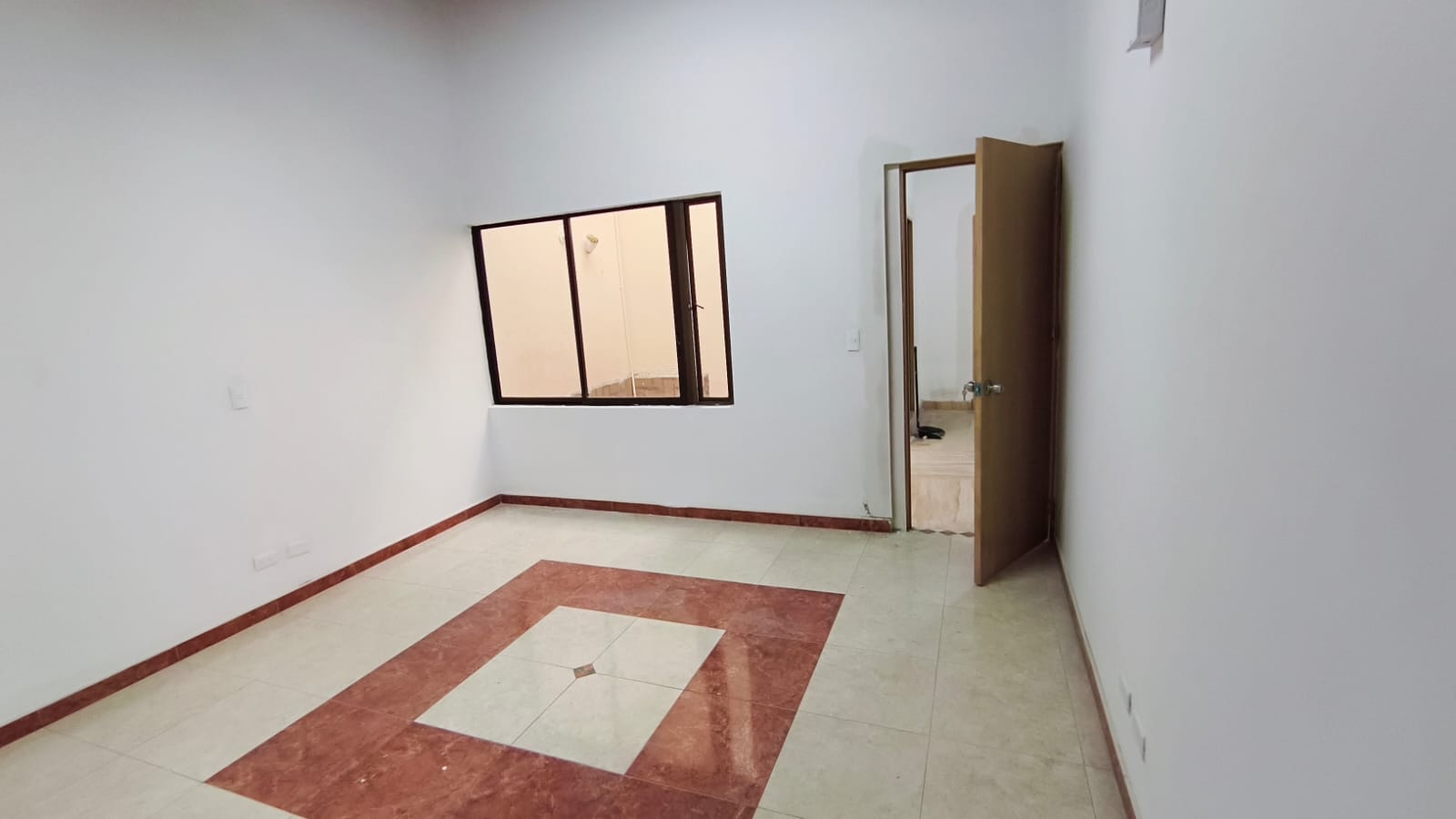 Se Arrienda Casa Comercial En El Velodromo; Medellin