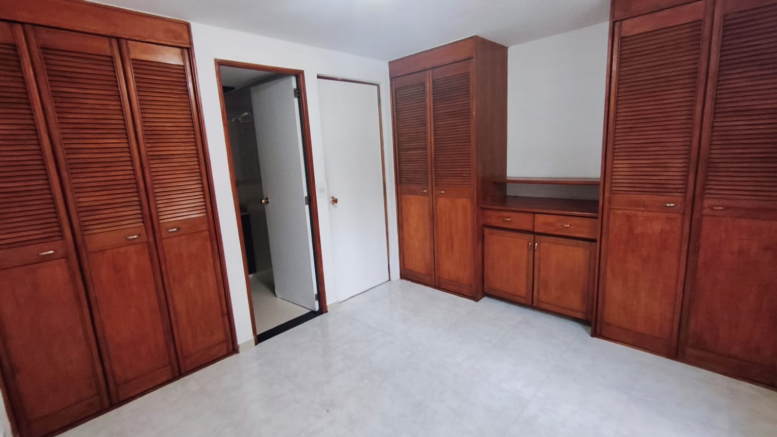 Se Arrienda Apartamento en la Loma de los Bernal, Medellín