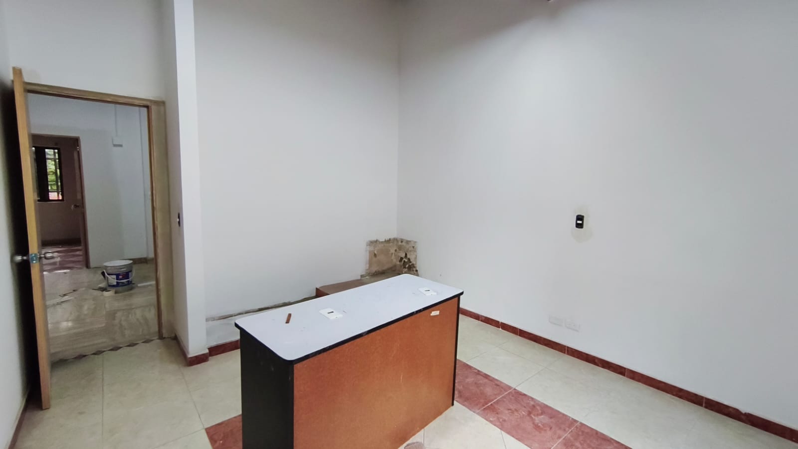 Se Arrienda Casa Comercial En El Velodromo; Medellin