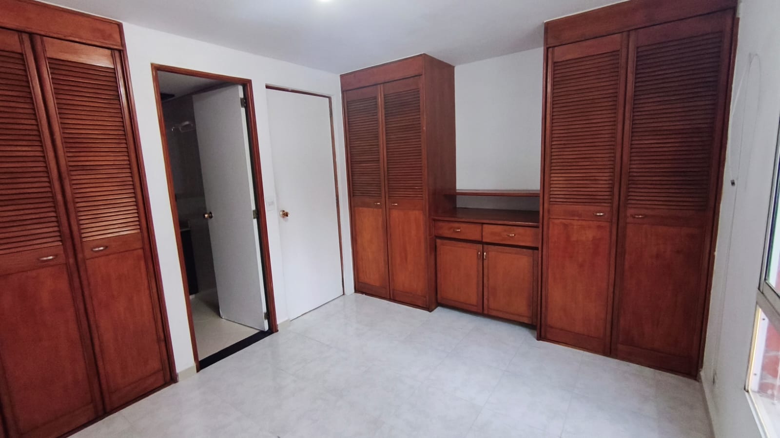 Se Arrienda Apartamento en la Loma de los Bernal, Medellín