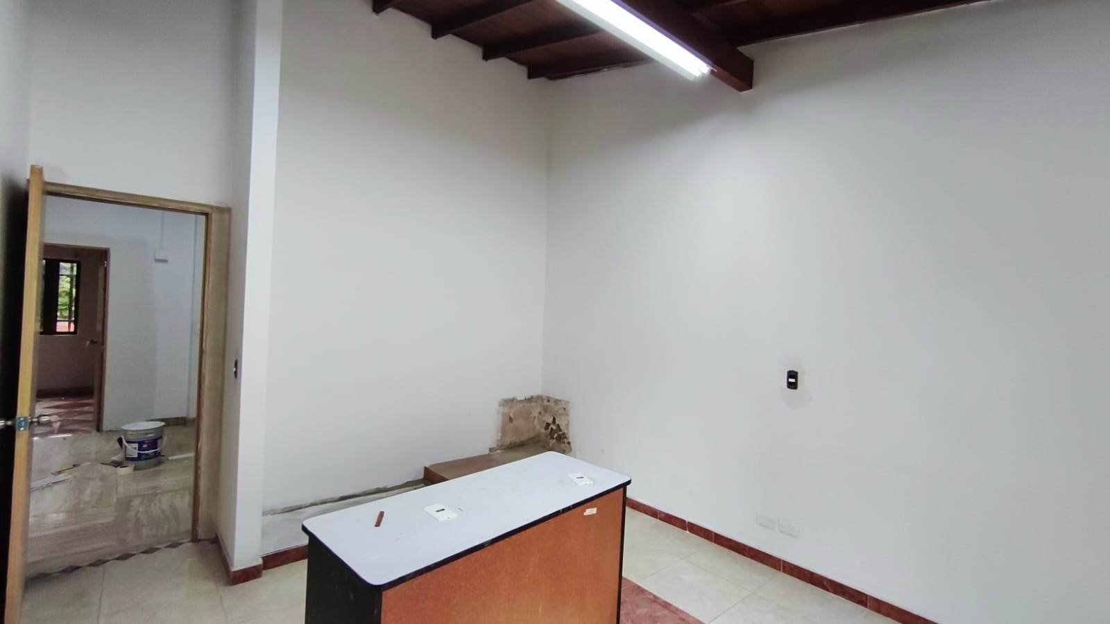 Se Arrienda Casa Comercial En El Velodromo; Medellin