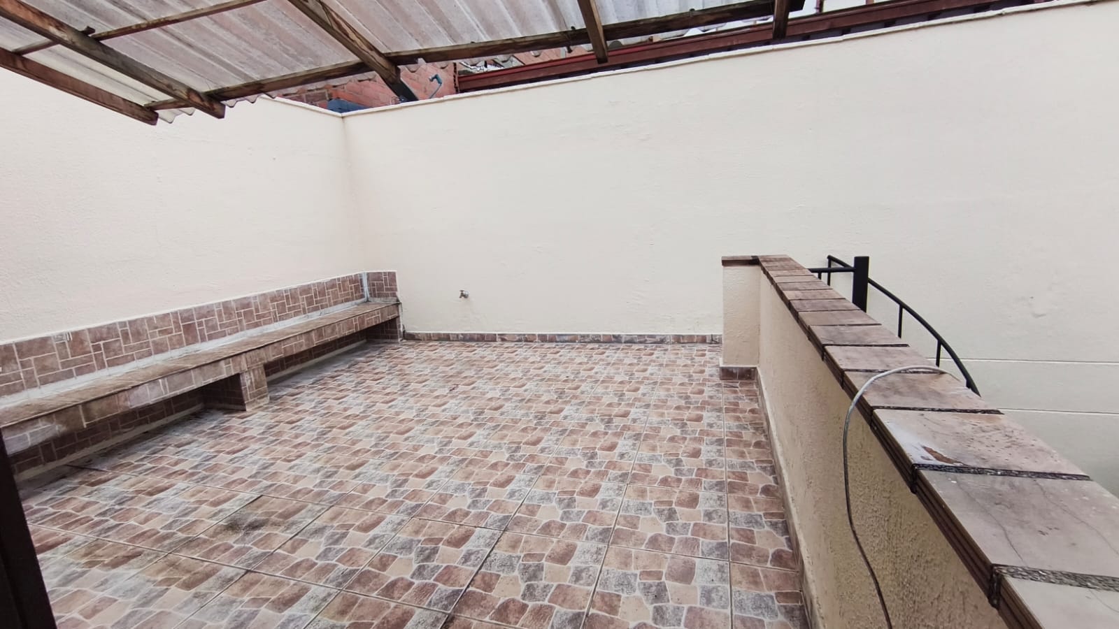 Se Arrienda Casa Comercial En El Velodromo; Medellin