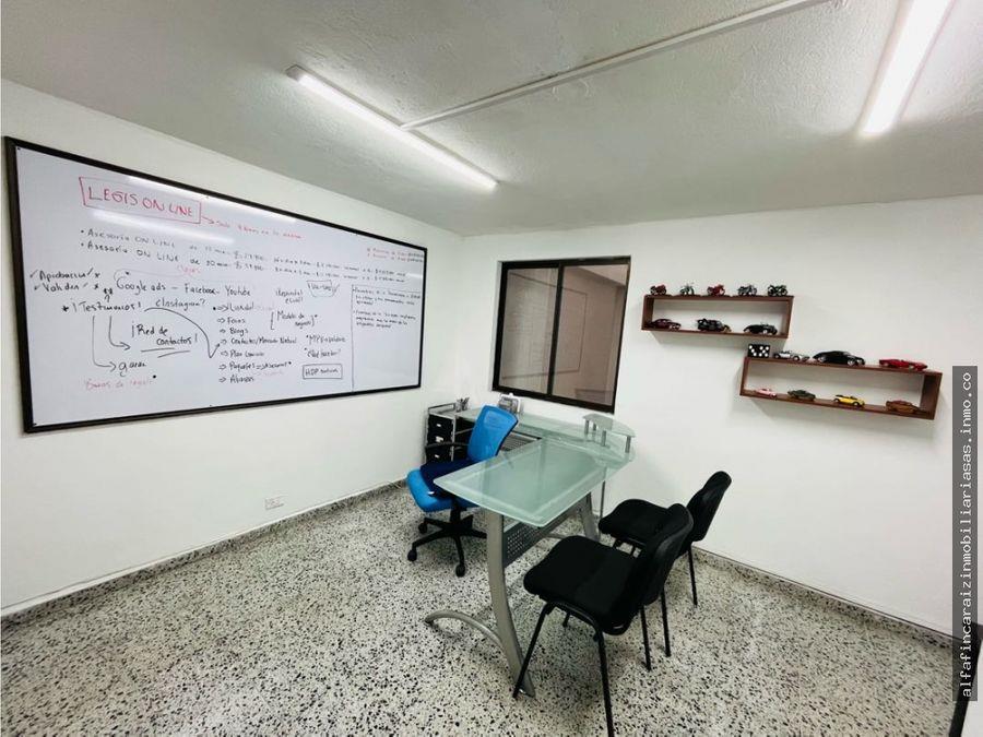 Se Vende Edificio De Cuatro Niveles En Laureles, Medellín
