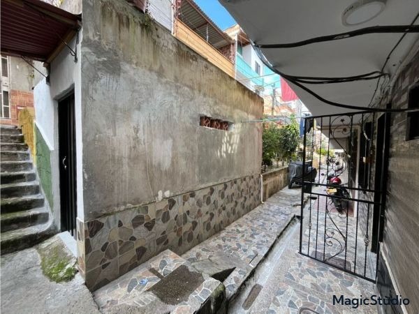 Se Vende Casa en Primer Piso en Robledo Aures, Medellín