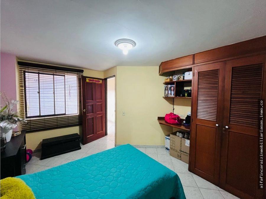 Se Vende Edificio De Cuatro Niveles En Laureles, Medellín