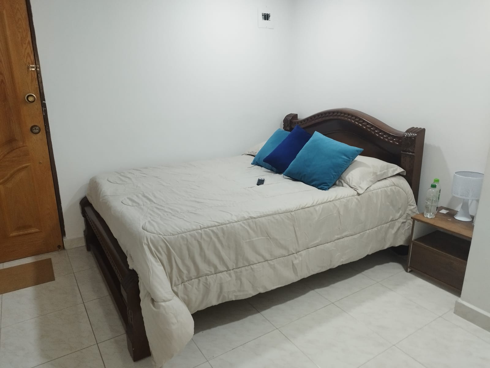 Se Arrienda Apartaestudio Amoblado, en los Colores, Medellín