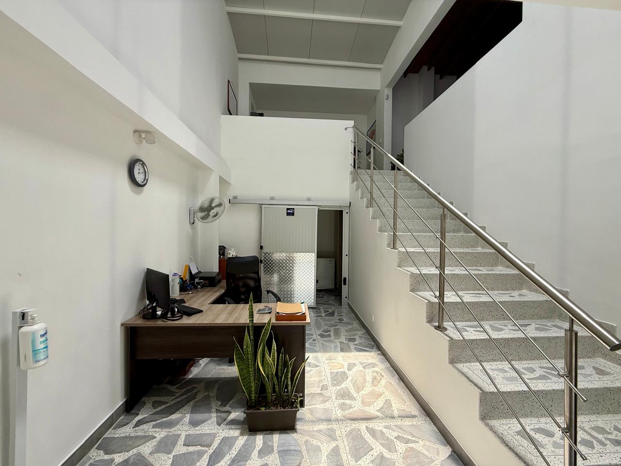 Se Arrienda Local Comercial En Suramericana