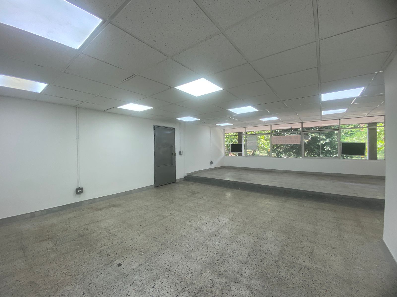 Oficina/Local para Arriendo en Avenida 80, Medellín