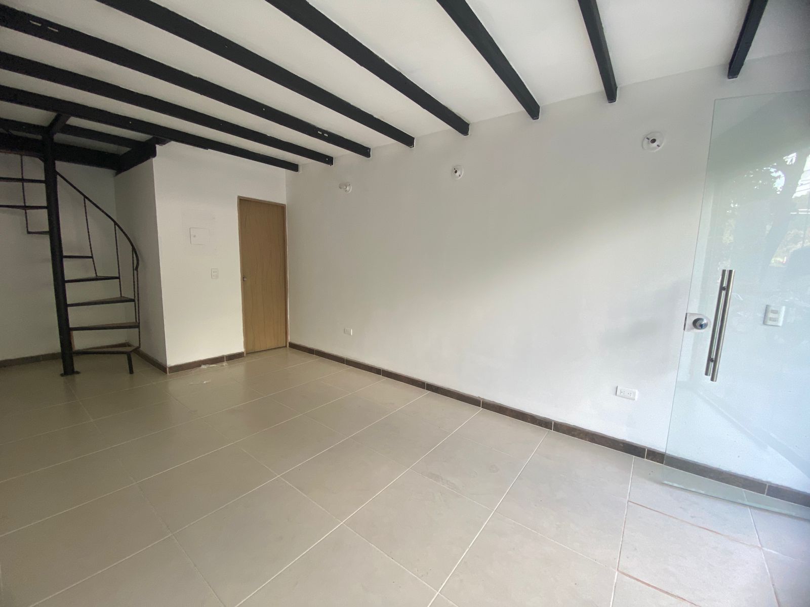 Local Comercial para Arriendo en Los Colores, Medellín