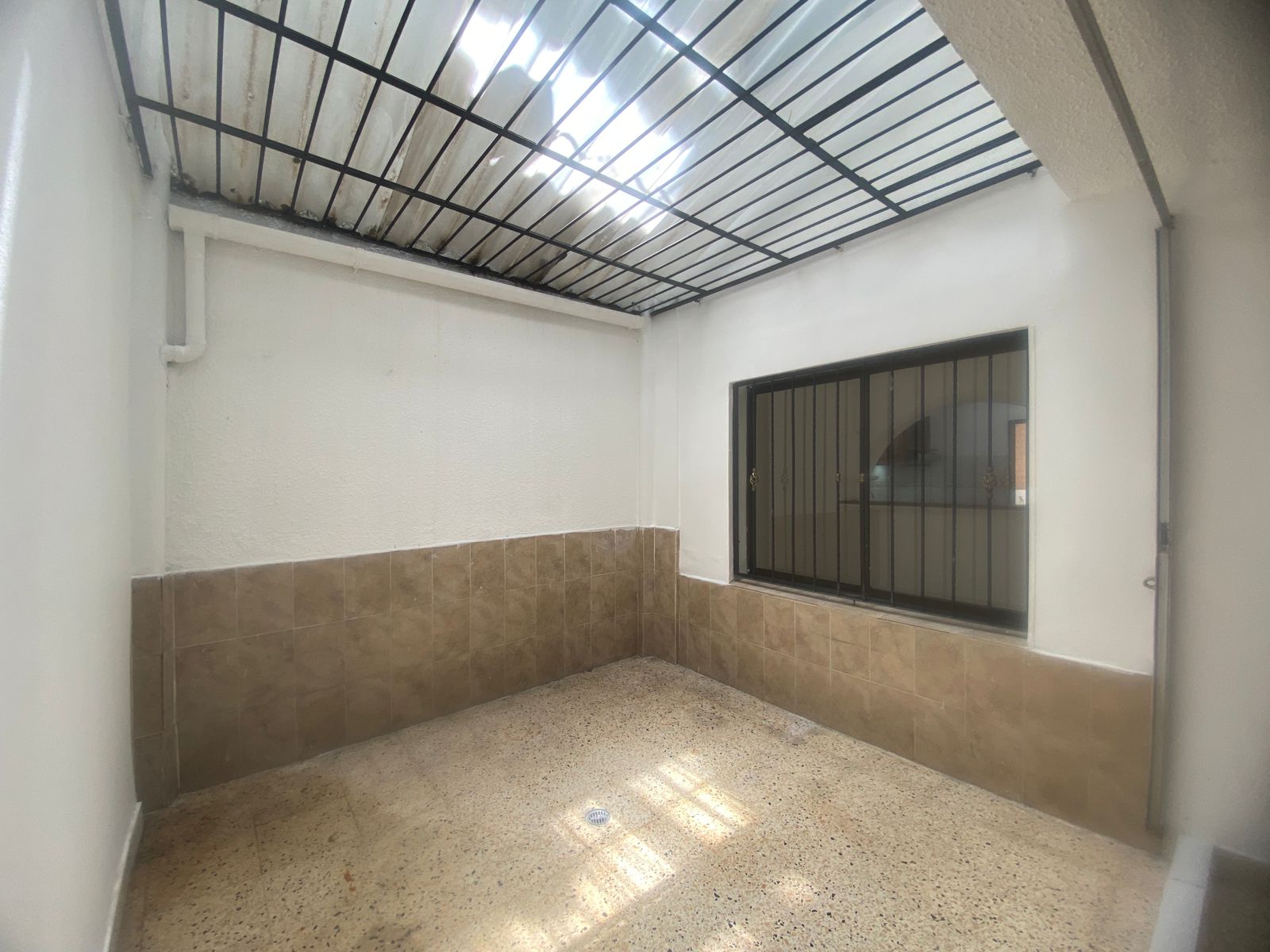 Amplia Casa para Arriendo en Belén San Bernardo, Medellín
