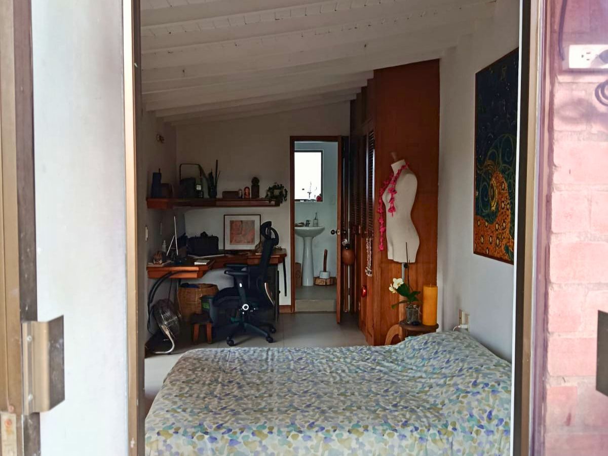 Casa en Venta en Loma de Las Brujas, Envigado – Ubicación Privilegiada