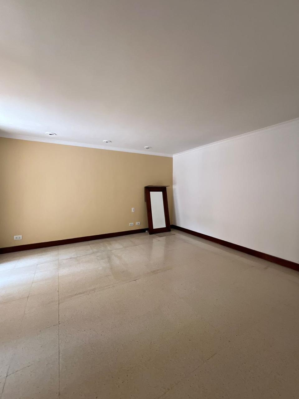 Se Arrienda Apartamento Amplio en Laureles Medellín