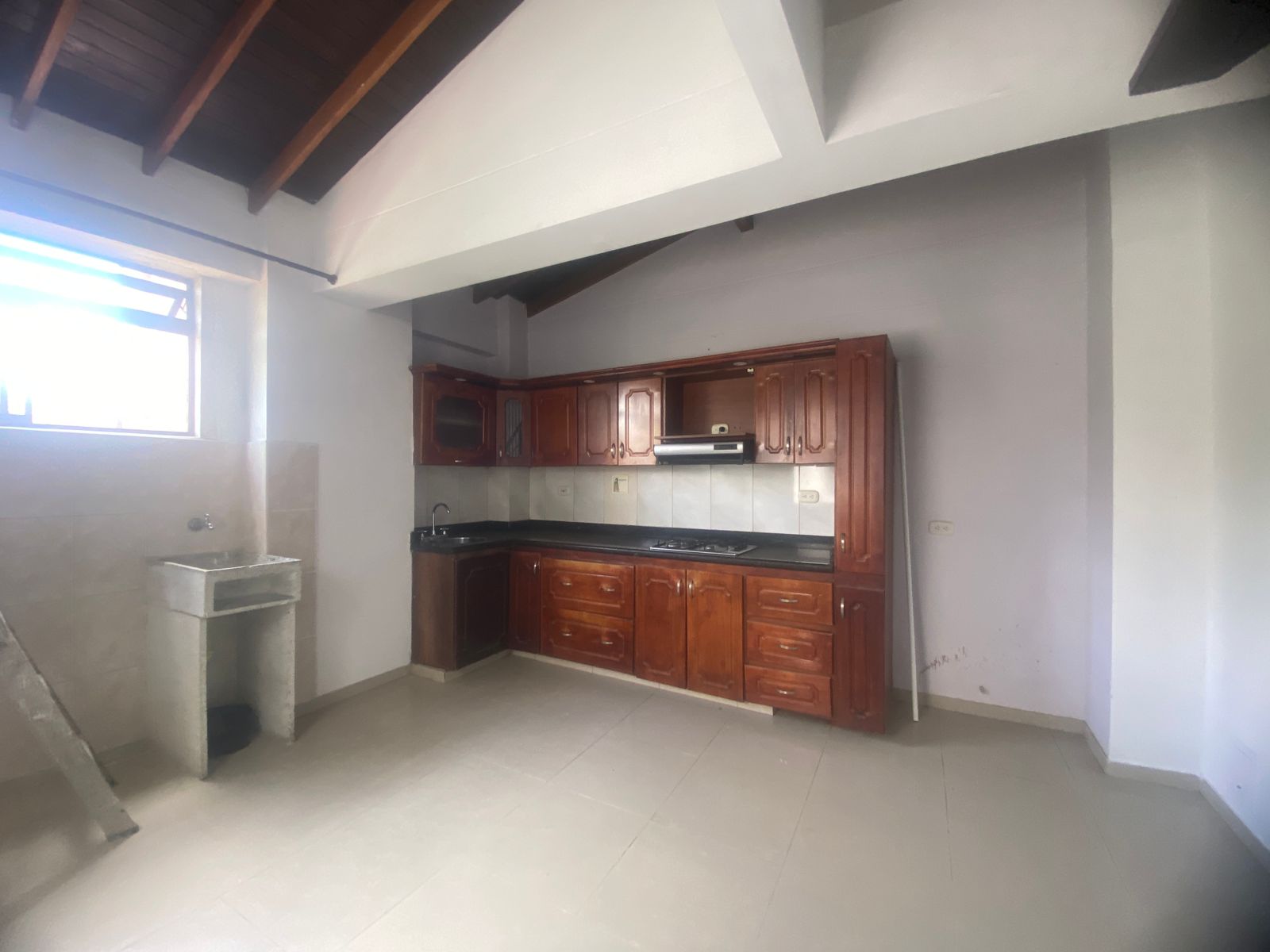 Iluminado Apartamento para Arriendo en Laureles, Estadio, Medellín