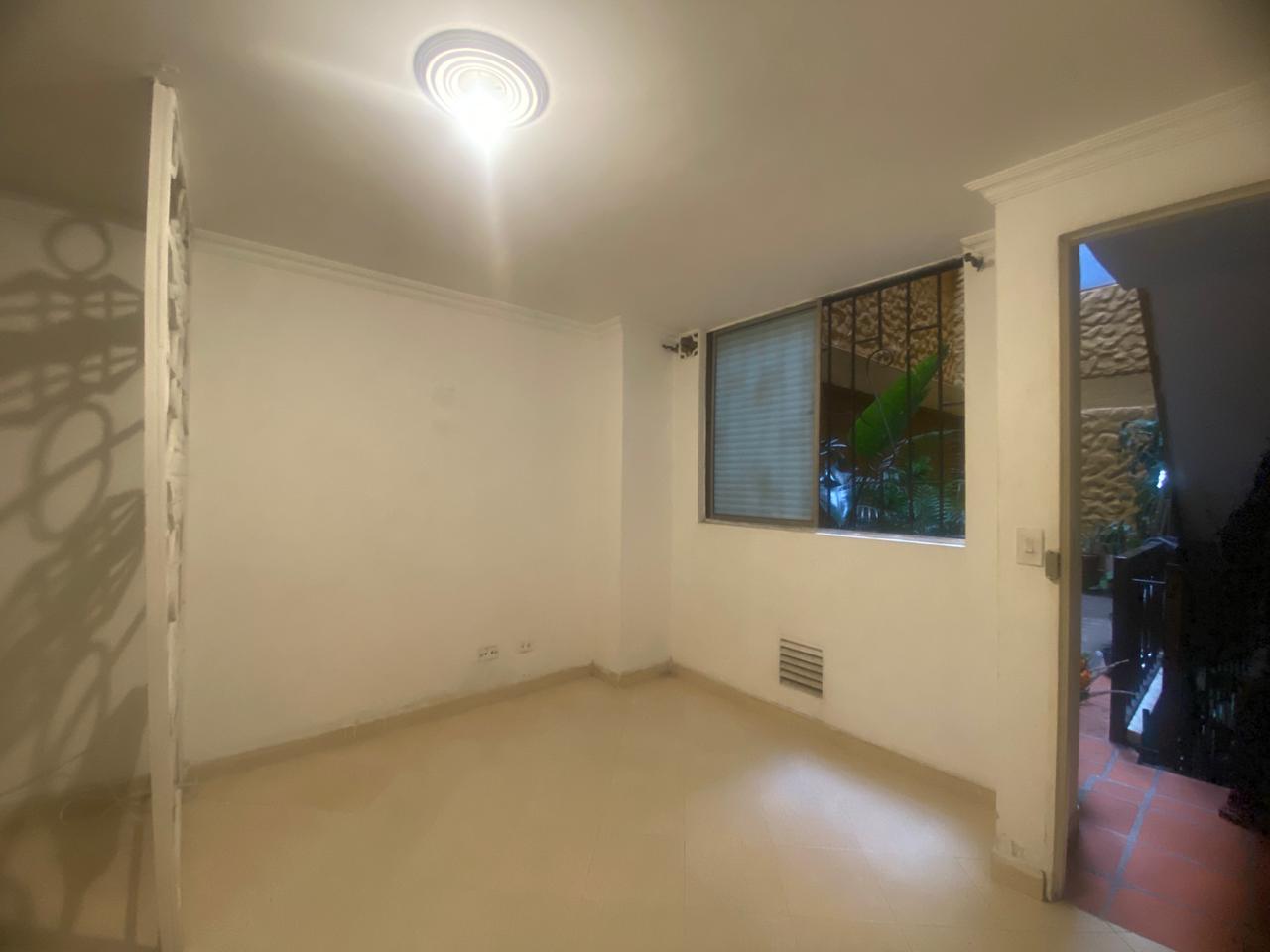 Comodo Apartaestudio para Arriendo en Barrio Cristobal, Medellín