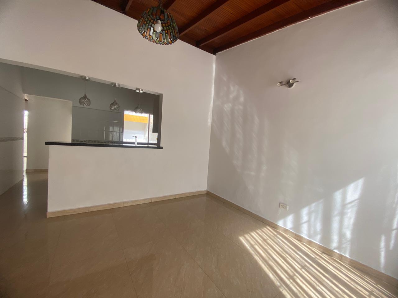 Amplia Casa para Arriendo en el Velódromo, Medellín