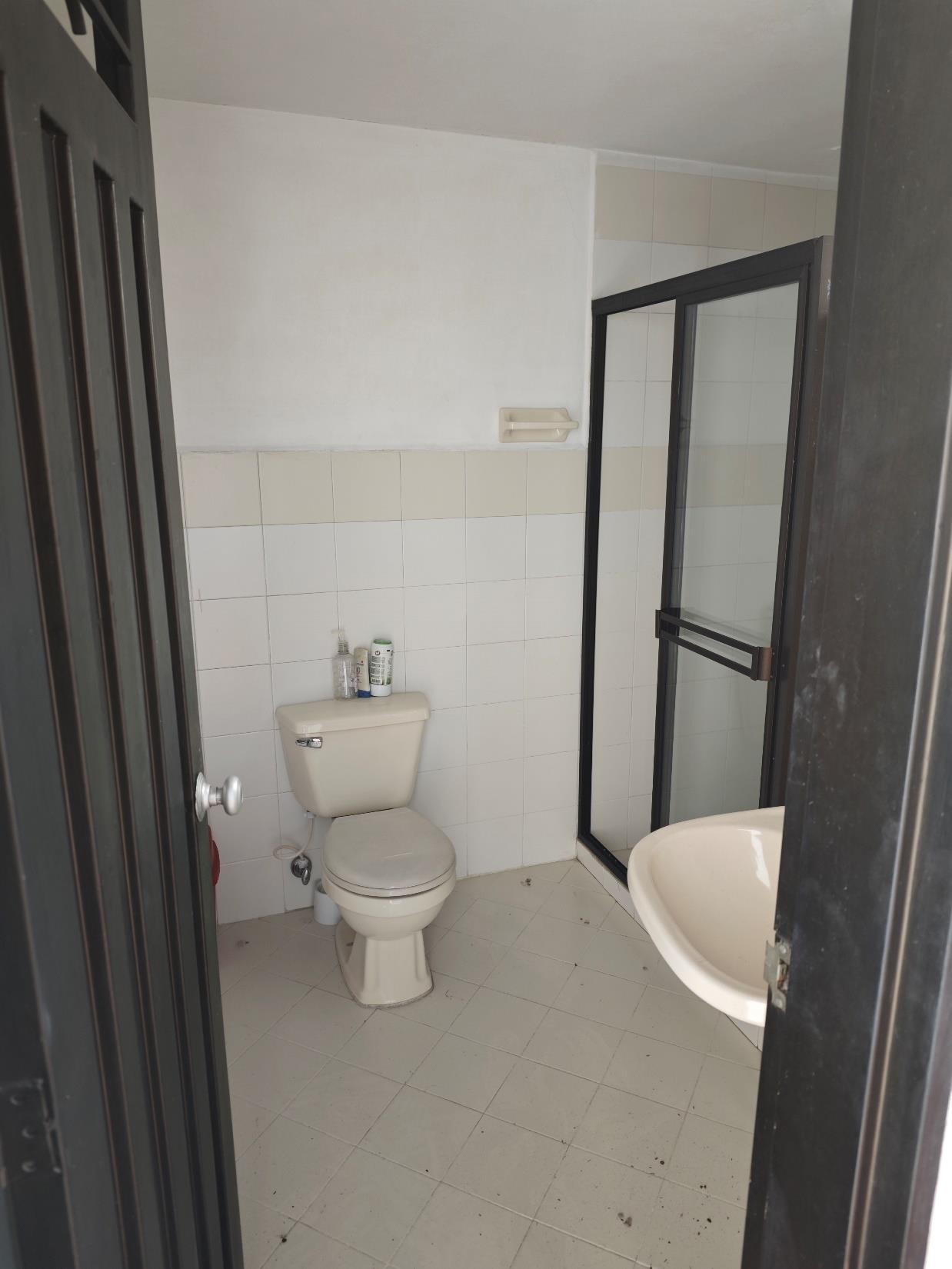 Se Vende Edificio De Cuatro Niveles En Laureles, Medellín