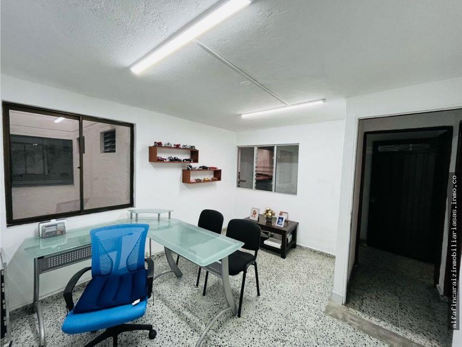 Se Vende Edificio De Cuatro Niveles En Laureles, Medellín