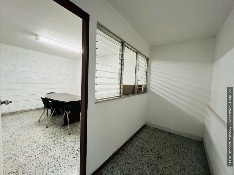 Se Vende Edificio De Cuatro Niveles En Laureles, Medellín