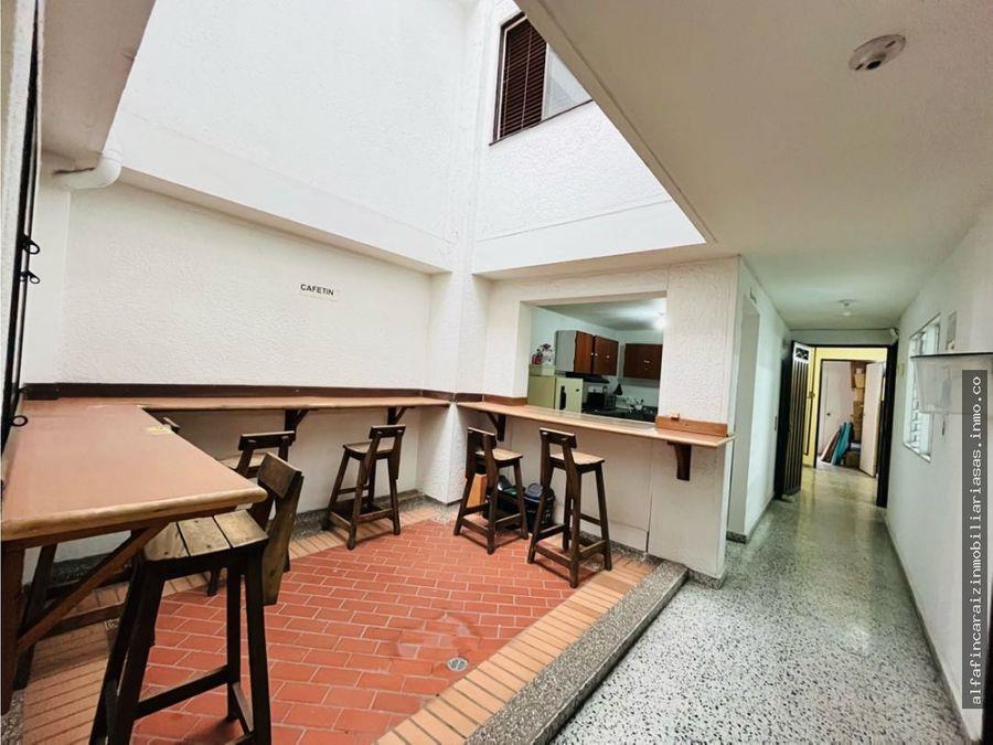 Se Vende Edificio De Cuatro Niveles En Laureles, Medellín