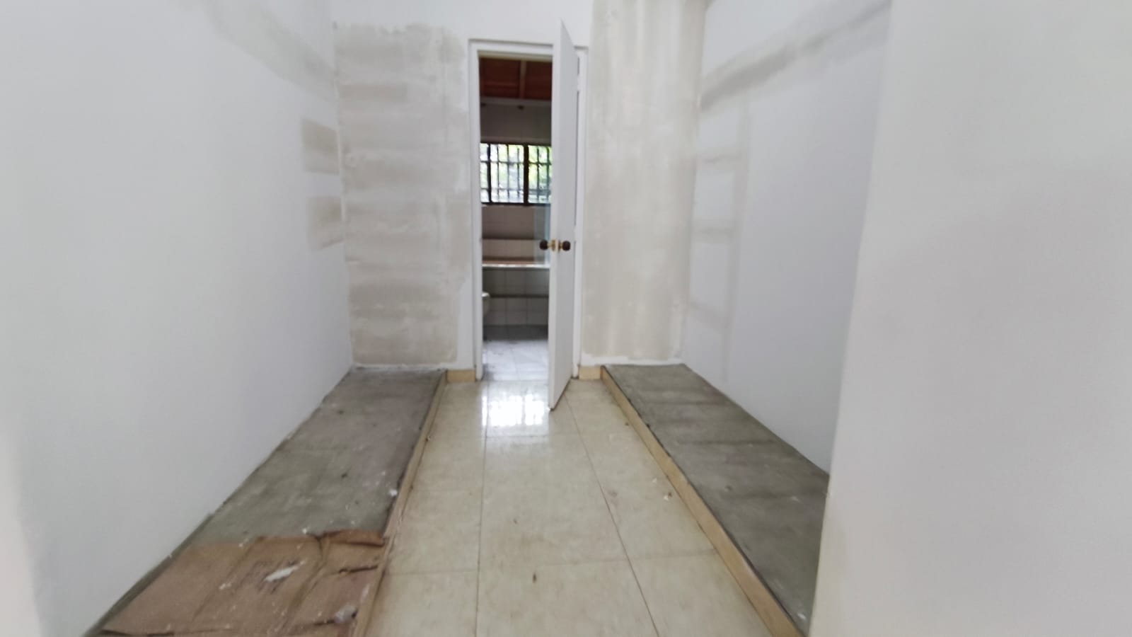 Se Arrienda Casa Comercial En El Velodromo; Medellin