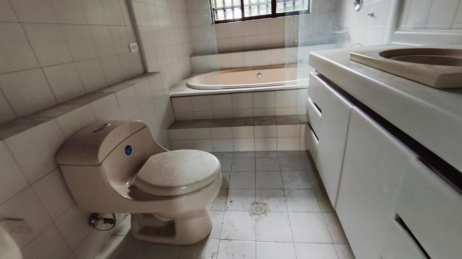 Se Arrienda Casa Comercial En El Velodromo; Medellin