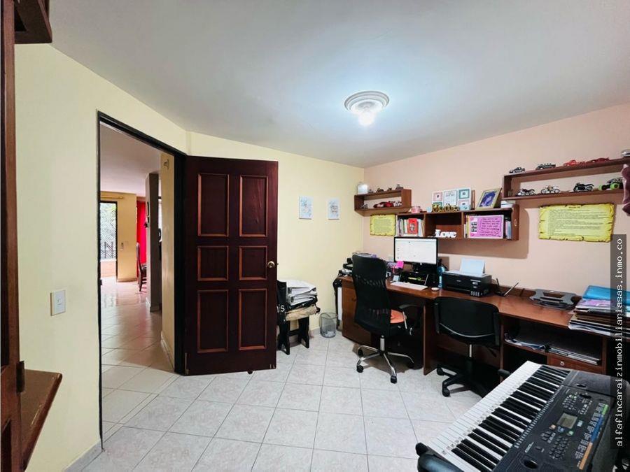 Se Vende Edificio De Cuatro Niveles En Laureles, Medellín