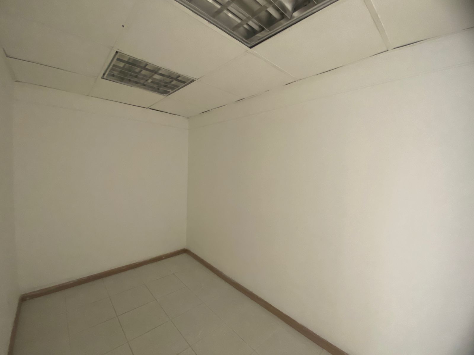 Amplio Local para Arriendo en Avenida Colombia