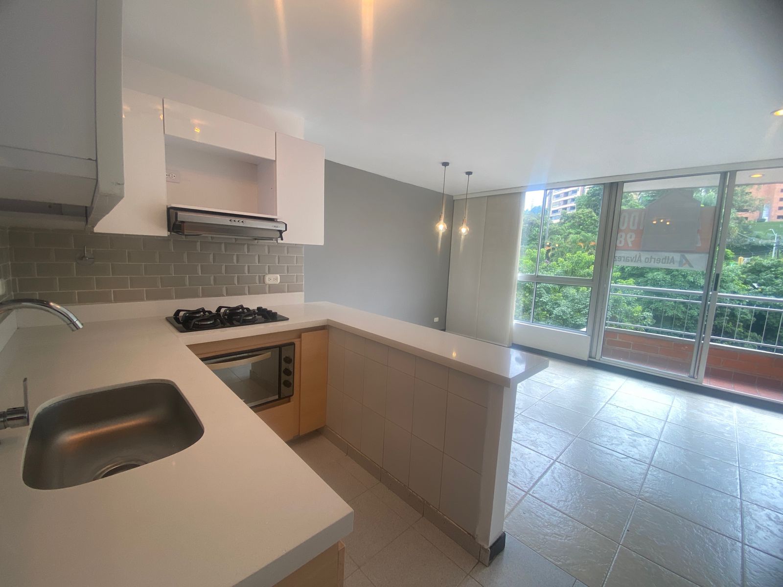 Apartamento con Excelentes Acabados para Arriendo en Poblado, Medellín
