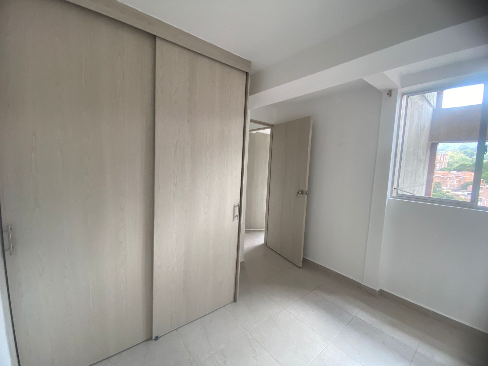 Apartamento con Buena Iluminación en Arriendo en La America, Cristobal