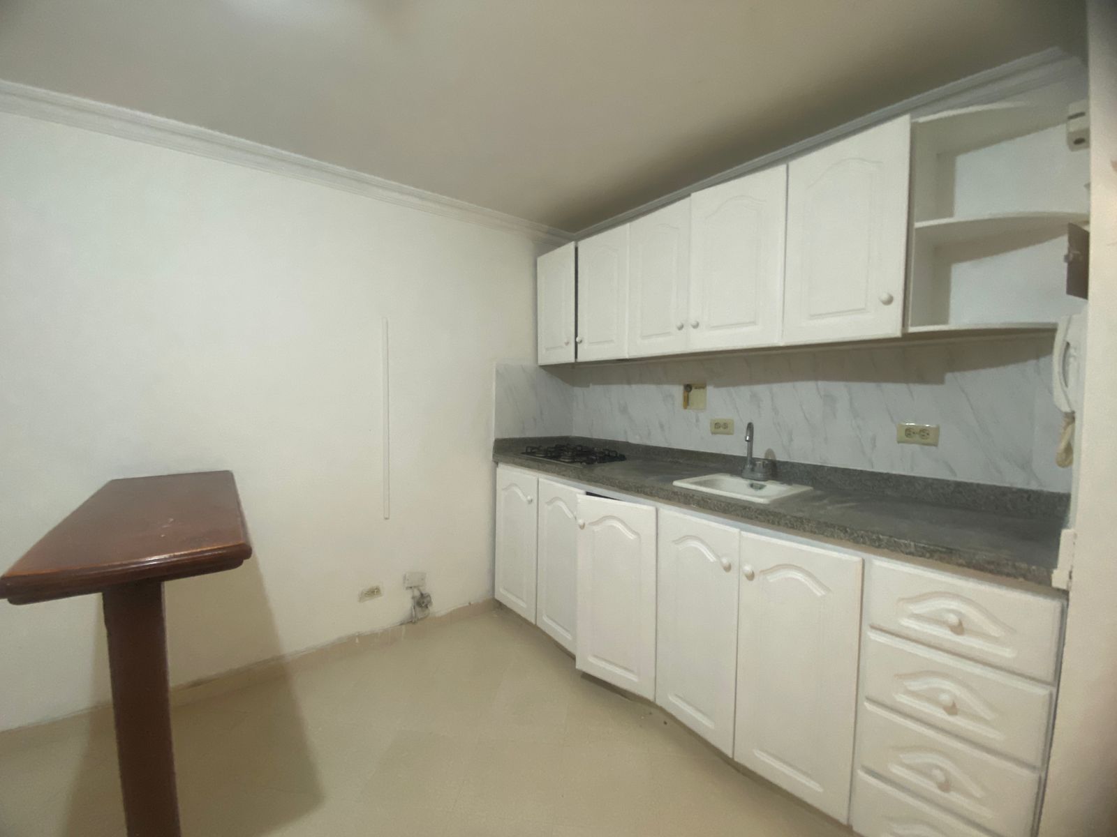Comodo Apartaestudio para Arriendo en Barrio Cristobal, Medellín