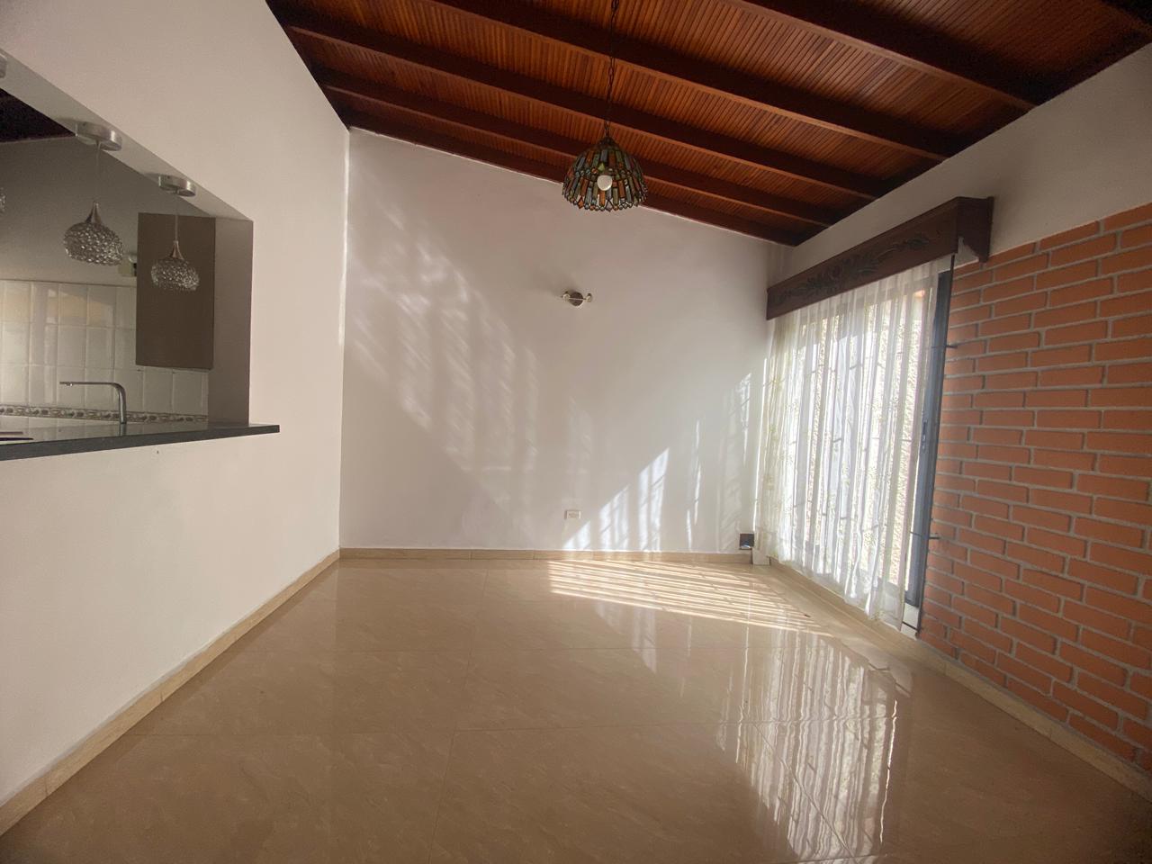 Amplia Casa para Arriendo en el Velódromo, Medellín