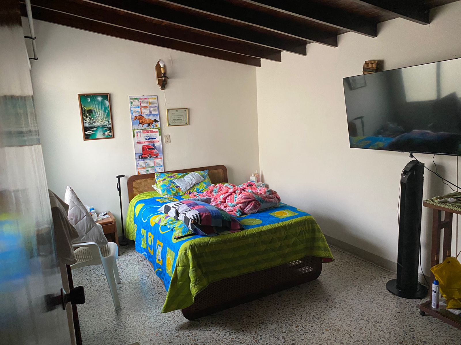 Se vende Casa Bifamiliar en los Colores Medellin