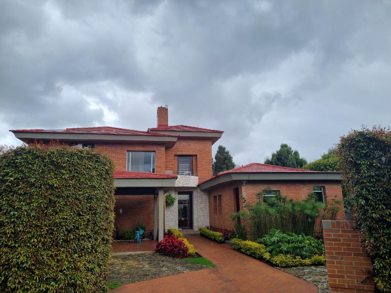 Se Vende Casa Lote de 1.800 mts2 Suba Bogotá