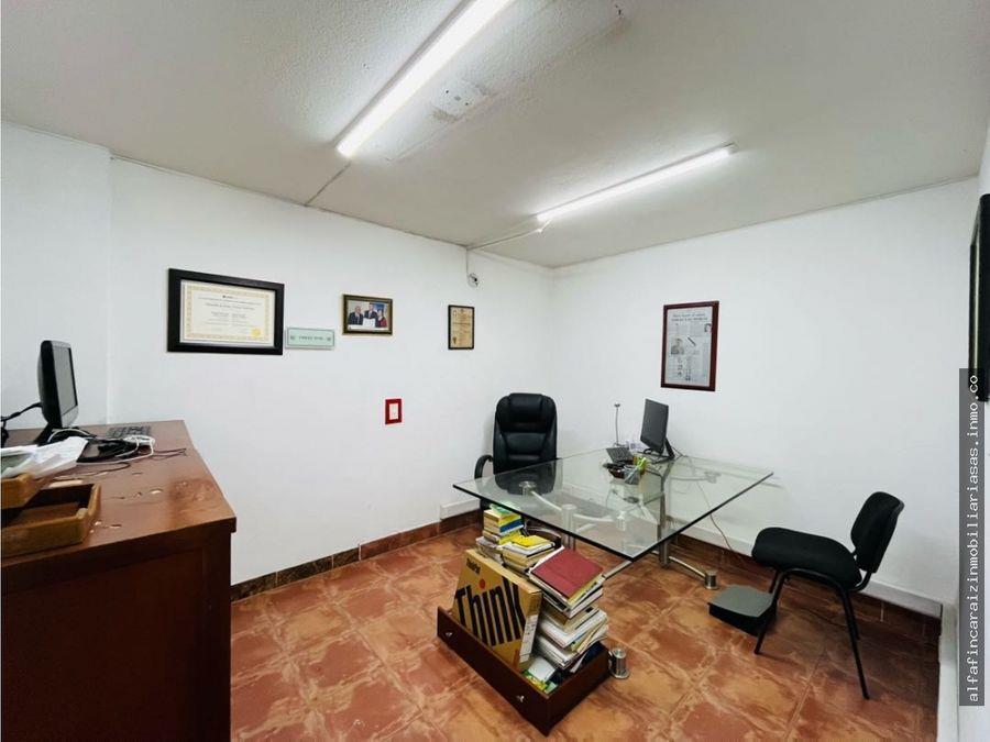 Se Vende Edificio De Cuatro Niveles En Laureles, Medellín