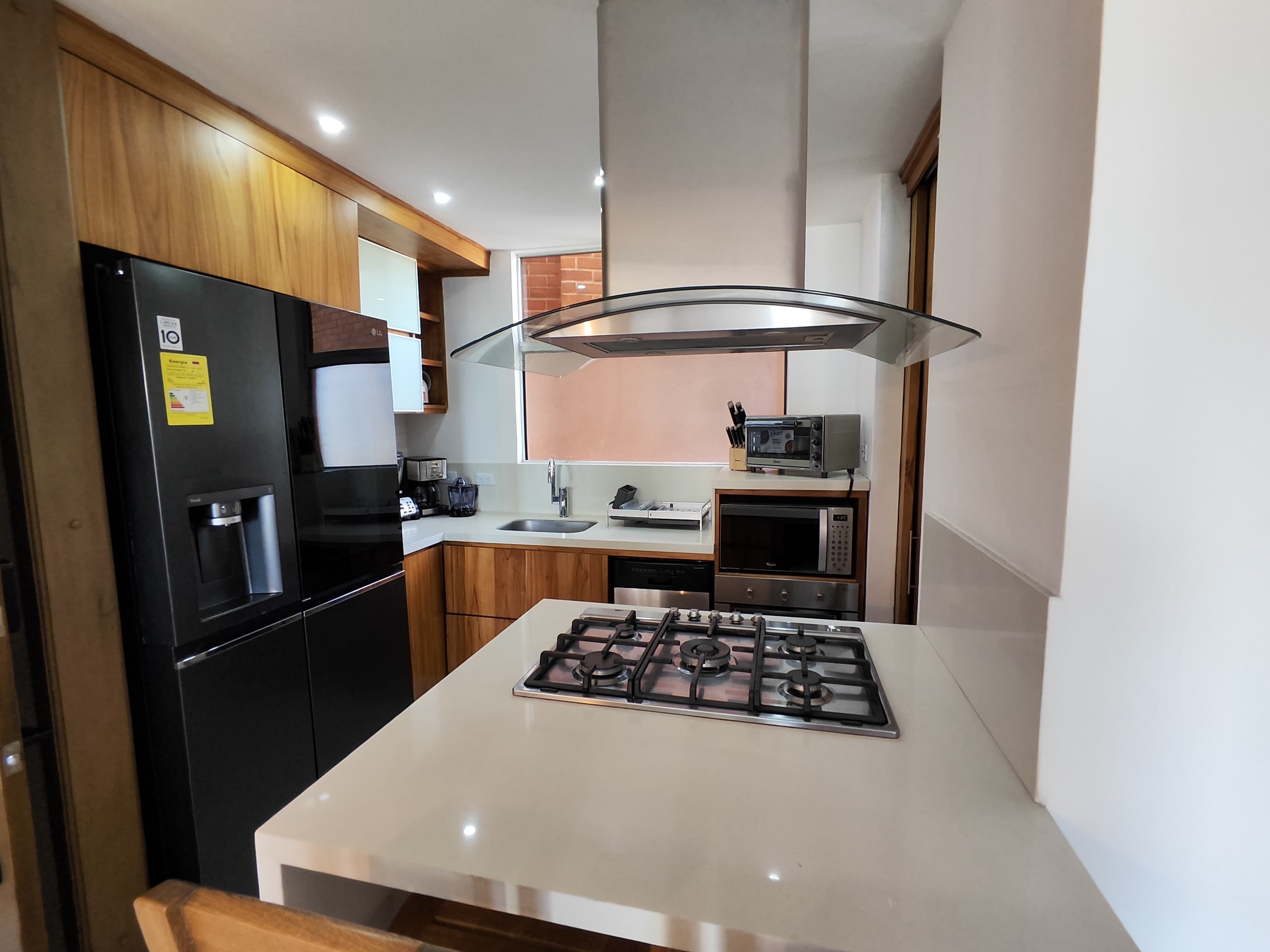 Se Arrienda Apartamento Amoblado en Castropol, Medellín