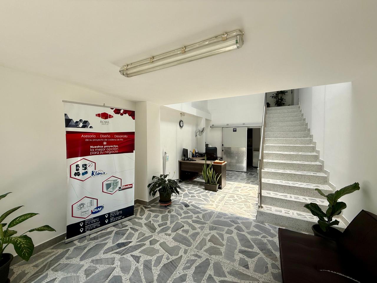 Se Arrienda Local Comercial En Suramericana