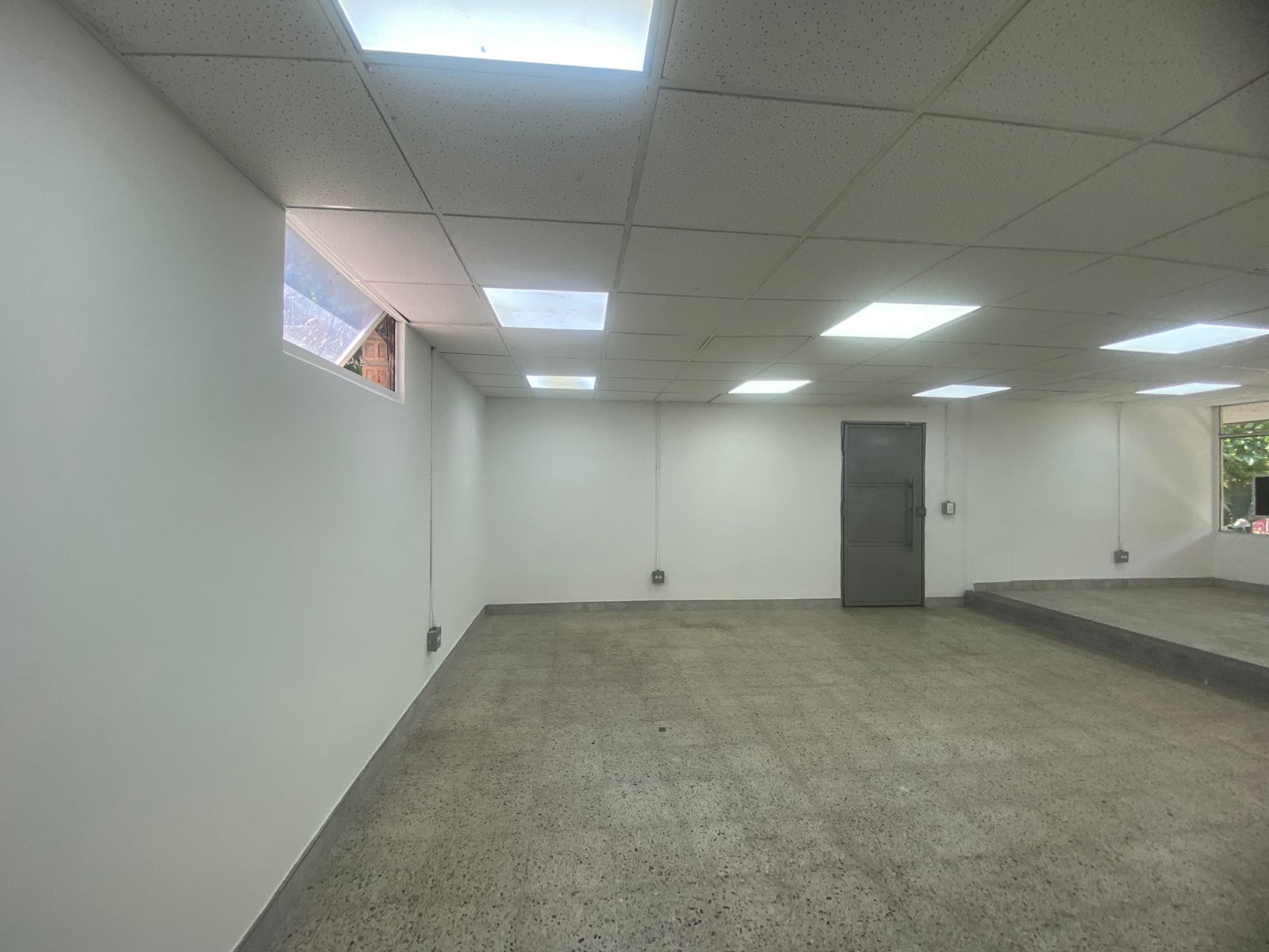 Oficina/Local para Arriendo en Avenida 80, Medellín