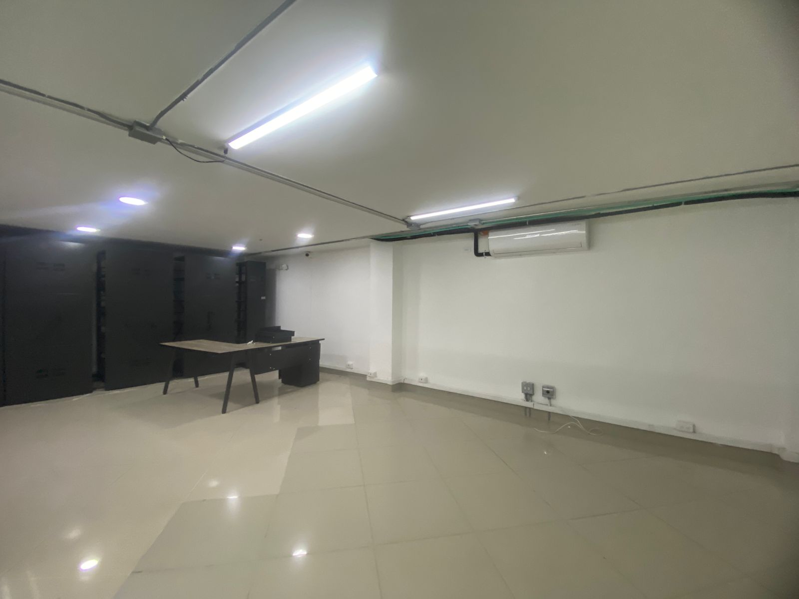 Amplia Oficina para Arriendo en Suramericana, Medellín