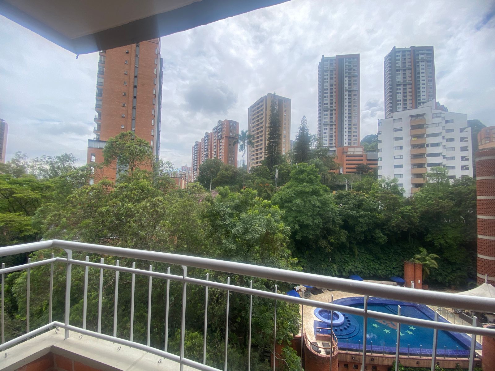 Apartamento con Excelentes Acabados para Arriendo en Poblado, Medellín