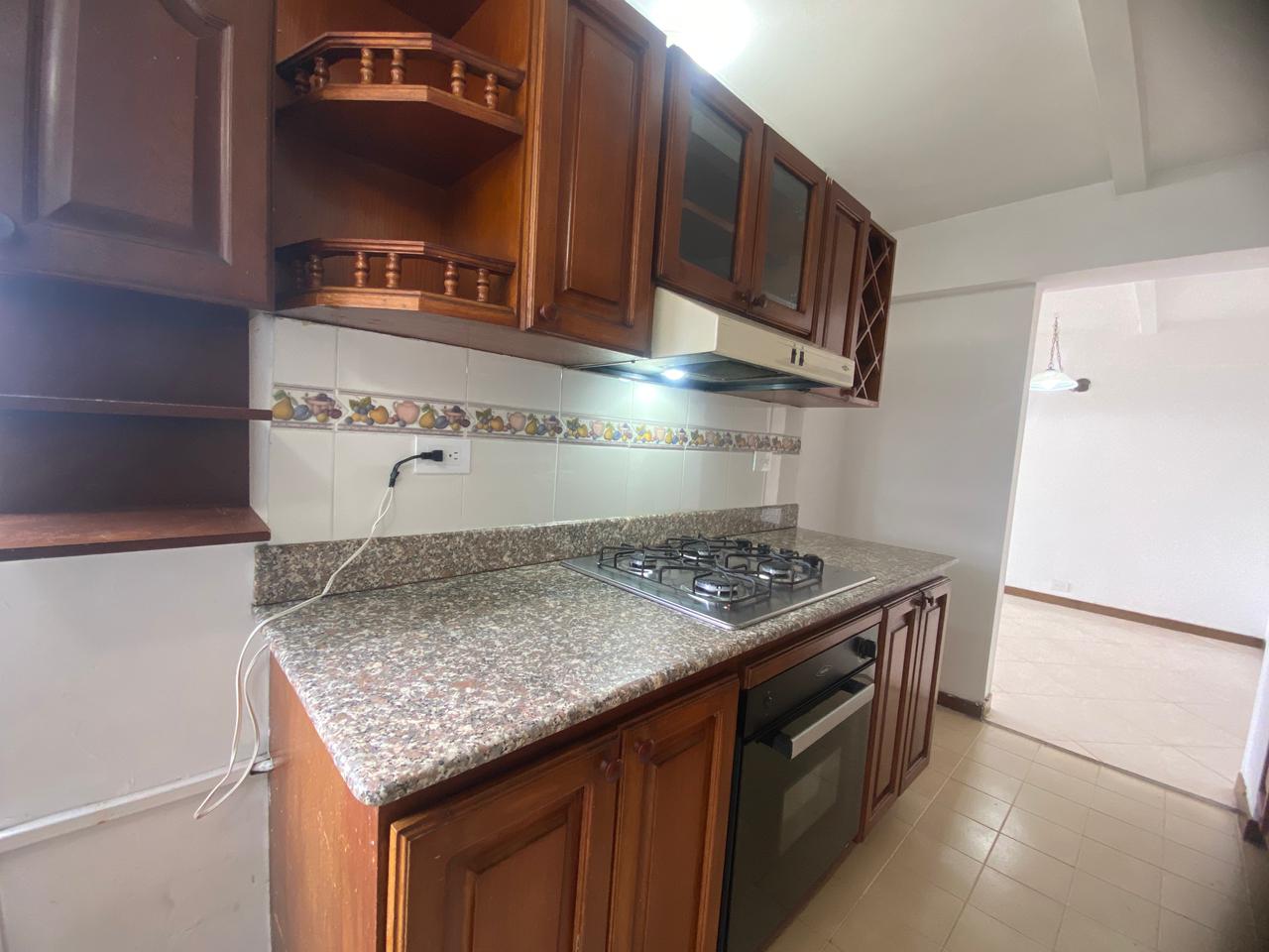 Iluminado Apartamento para Arriendo en Calasanz, Medellín