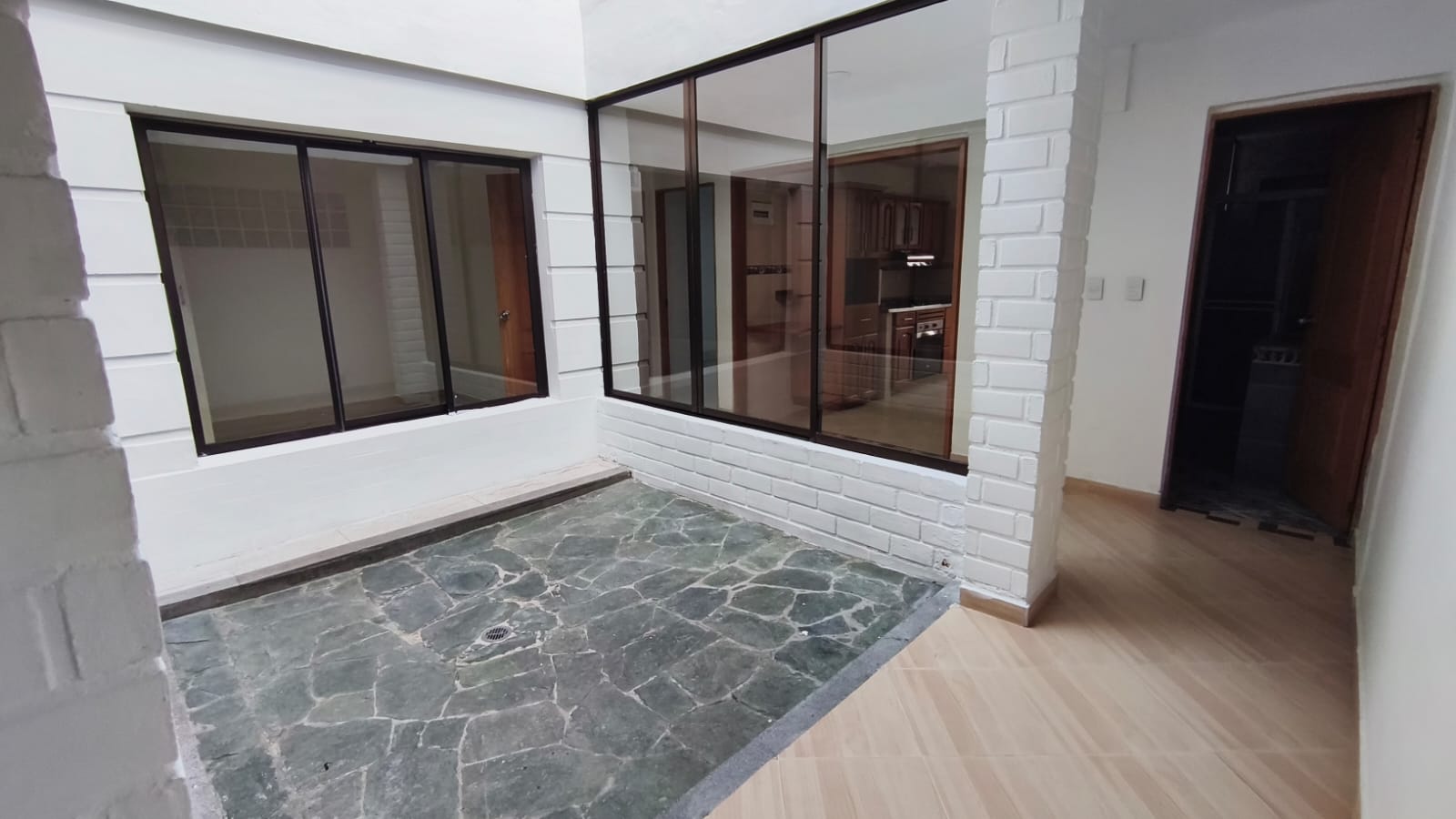 Se Arrienda Casa en Primer Piso en la Castellana, Medellín