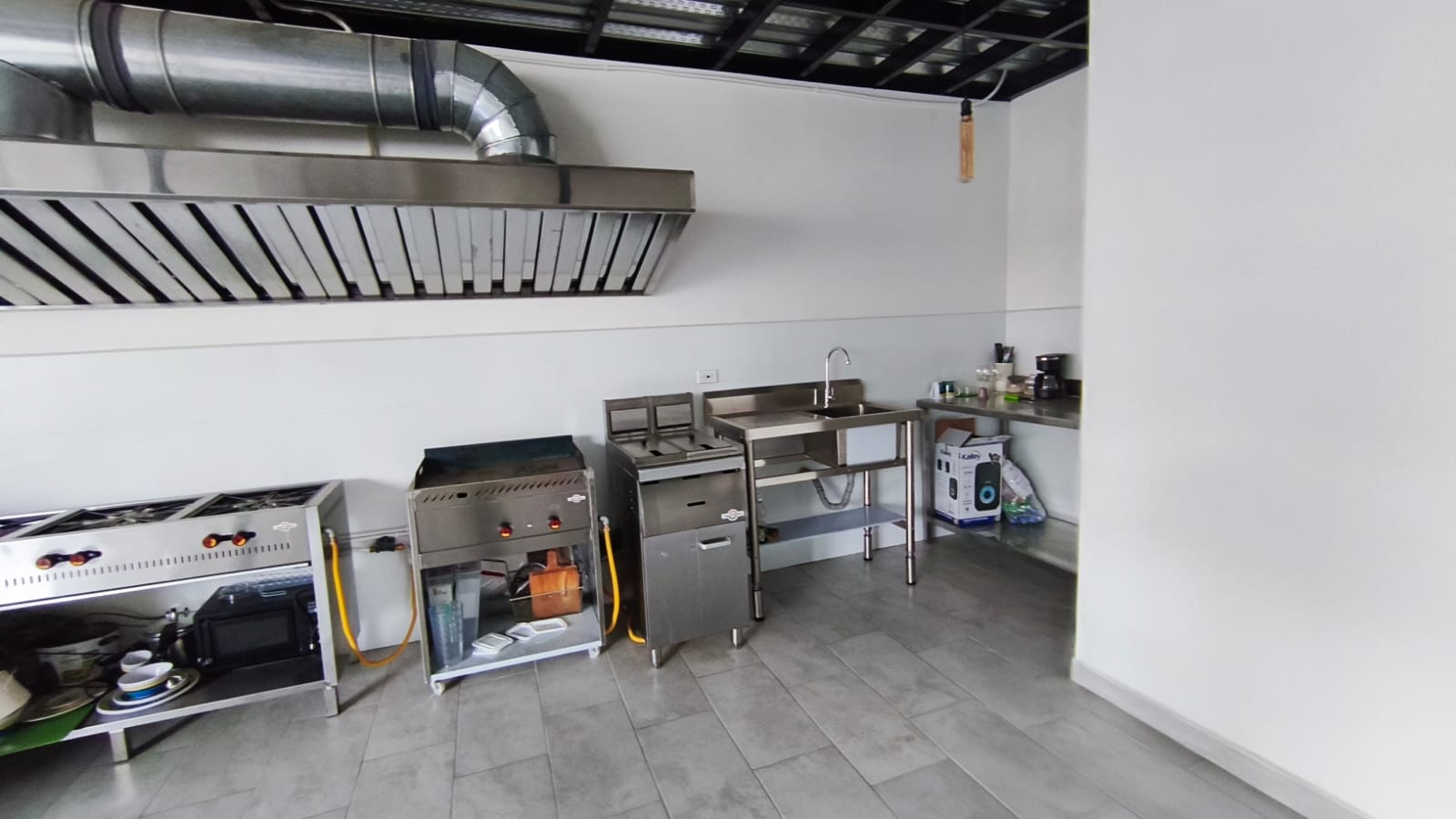 Se Arrienda Terraza Comercial Semi-Amoblada, en San Javier, Medellín