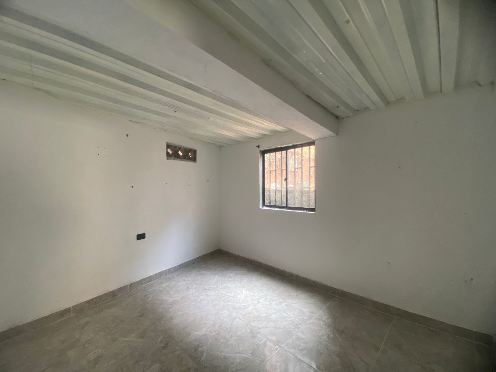 Amplio Apartaestudio para Arriendo en San Cristobal, Medellín