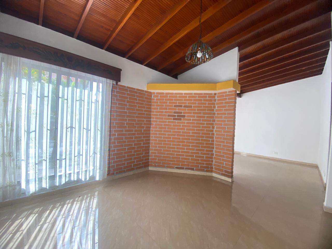 Amplia Casa para Arriendo en el Velódromo, Medellín