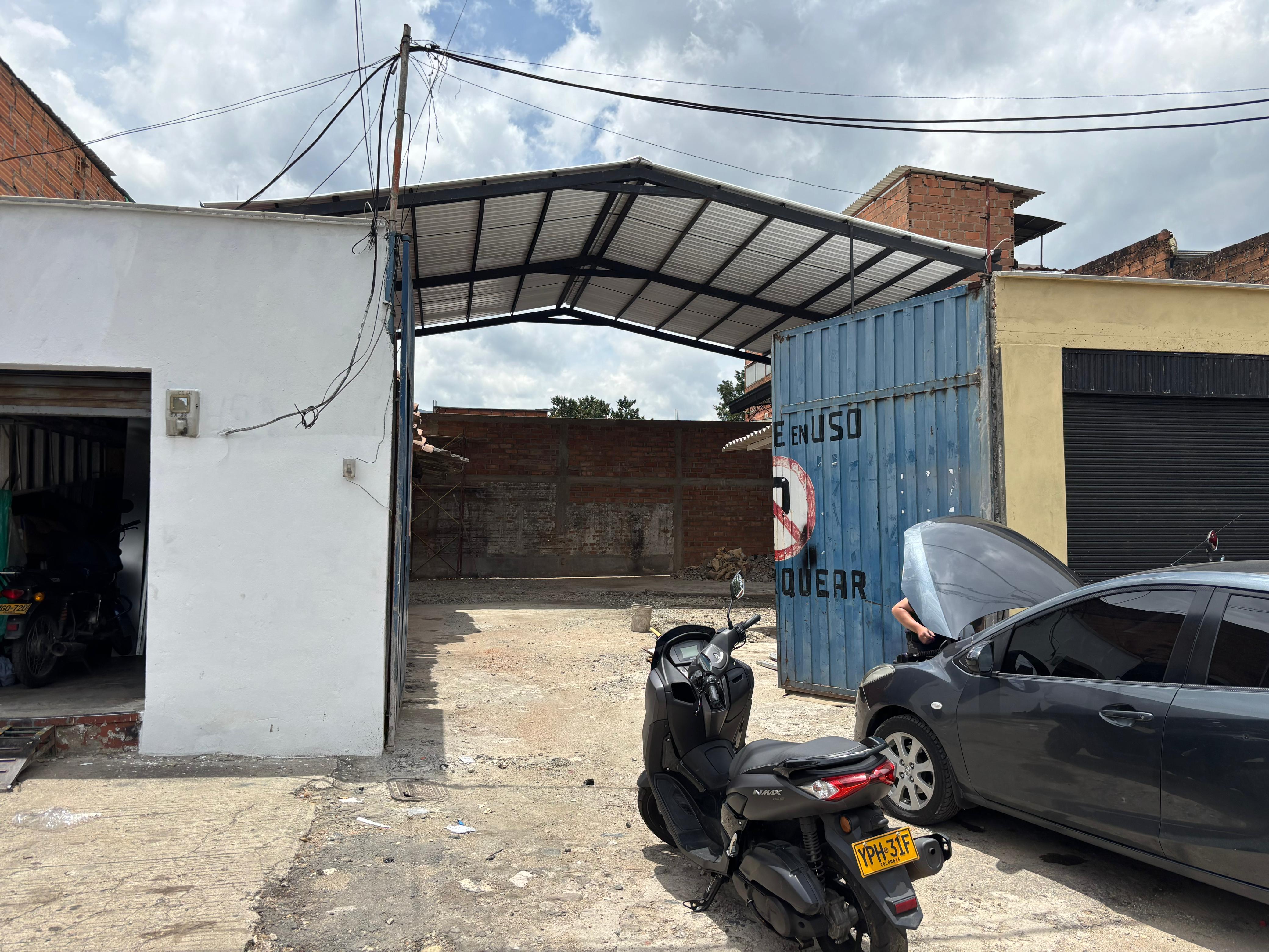 Se Arrienda Lote para Parqueadero, Nuevo Naranjal, Medellín