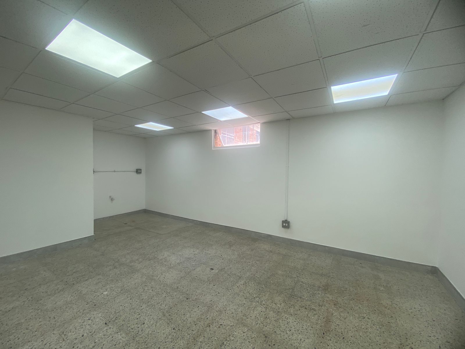 Oficina/Local para Arriendo en Avenida 80, Medellín