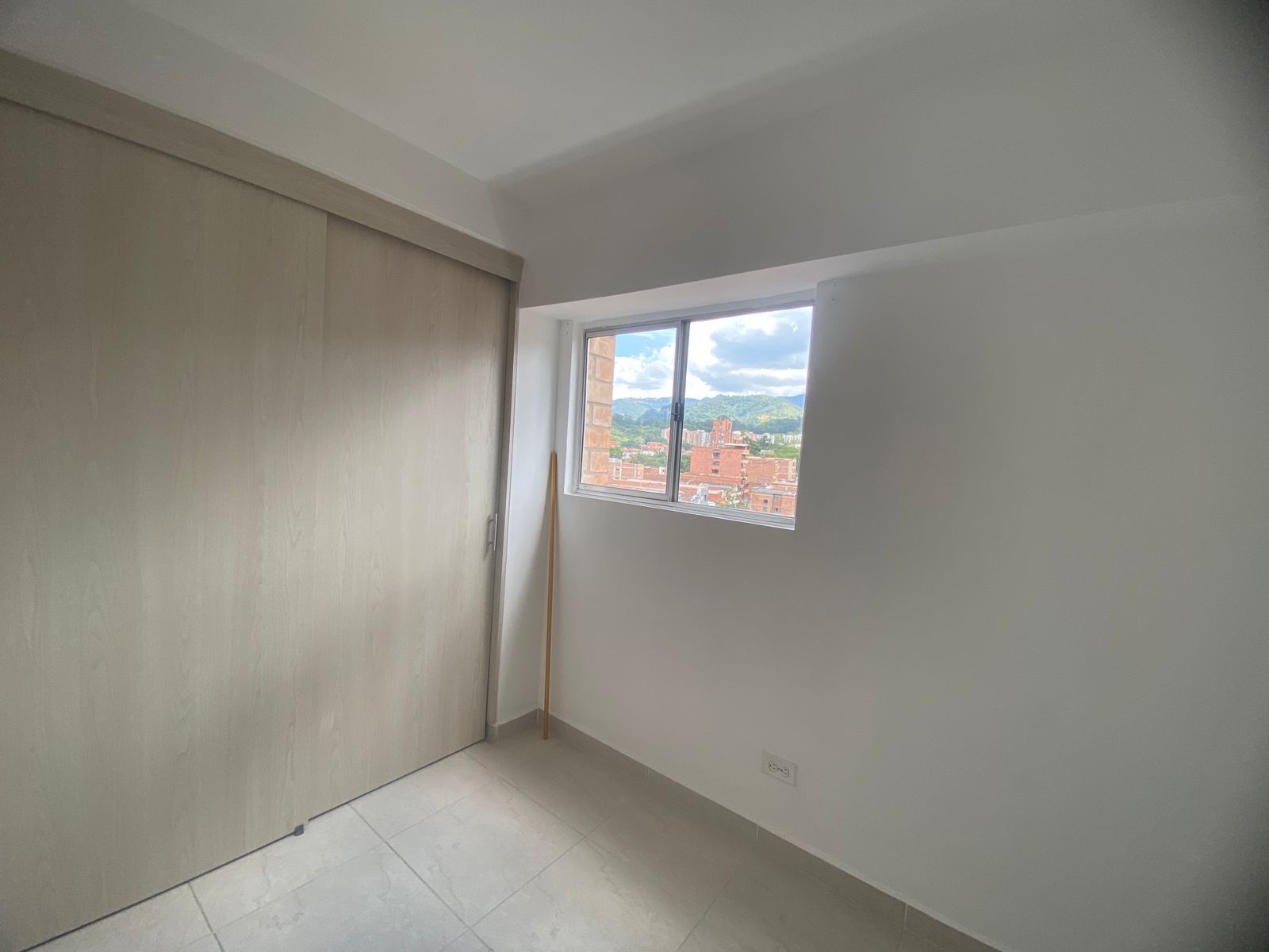 Apartamento con Buena Iluminación en Arriendo en La America, Cristobal